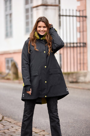 Isolde - Black - Warm Quilted Lining